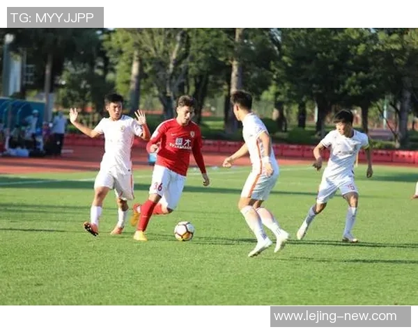 许小龙足球之路：从青涩少年到职业球员的成长故事与奋斗历程