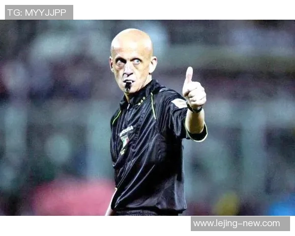 足球场上的幽默大师最搞笑裁判的传奇瞬间与趣事分享 足球场上的幽默大师最搞笑裁判的传奇瞬间与趣事分享