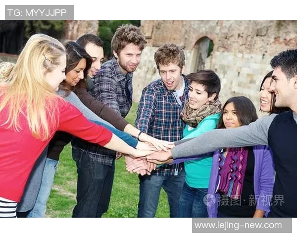 足球与人种的交融与碰撞探讨多元文化在体育中的体现与影响 足球与人种的交融与碰撞探讨多元文化在体育中的体现与影响