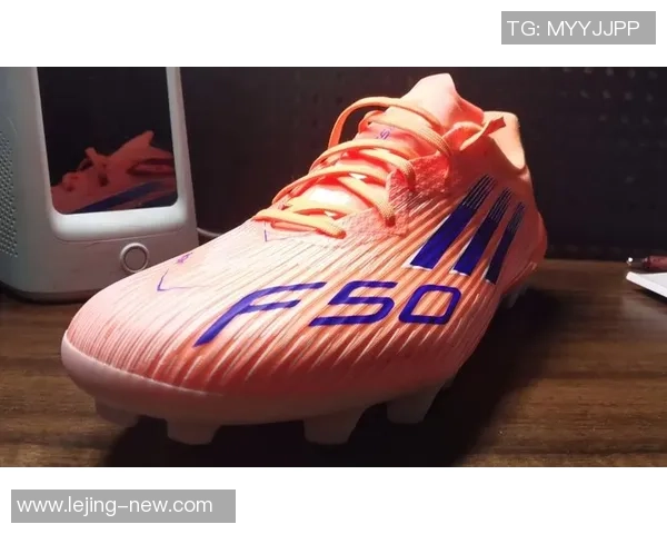 选择合适的足球鞋尺寸大一点的好处与注意事项解析